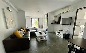 Large, Modern Apartment With Sea View